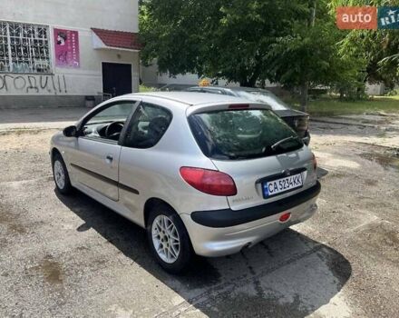 Серый Пежо 206, объемом двигателя 1.1 л и пробегом 211 тыс. км за 2000 $, фото 1 на Automoto.ua