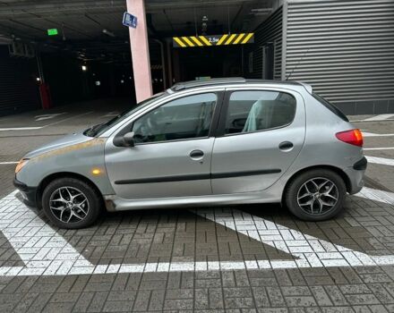 Серый Пежо 206, объемом двигателя 1.36 л и пробегом 173 тыс. км за 2000 $, фото 2 на Automoto.ua