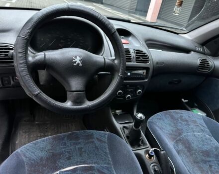 Серый Пежо 206, объемом двигателя 1.36 л и пробегом 173 тыс. км за 2000 $, фото 9 на Automoto.ua