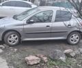 Сірий Пежо 206, об'ємом двигуна 1.4 л та пробігом 210 тис. км за 3200 $, фото 1 на Automoto.ua