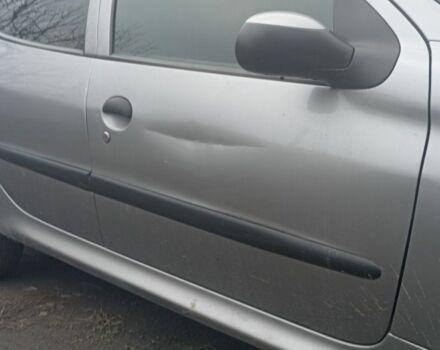 Сірий Пежо 206, об'ємом двигуна 1.4 л та пробігом 210 тис. км за 3200 $, фото 3 на Automoto.ua