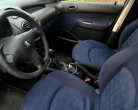 Сірий Пежо 206, об'ємом двигуна 1.9 л та пробігом 204 тис. км за 2000 $, фото 6 на Automoto.ua