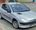 Серый Пежо 206, объемом двигателя 1.4 л и пробегом 270 тыс. км за 2800 $, фото 1 на Automoto.ua