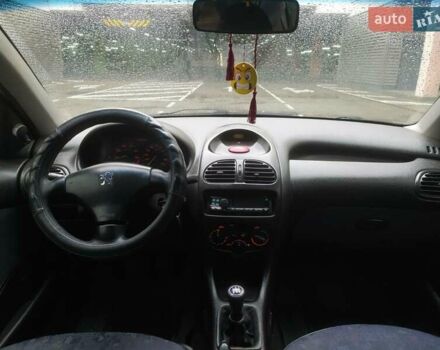 Сірий Пежо 206, об'ємом двигуна 1.36 л та пробігом 340 тис. км за 2950 $, фото 22 на Automoto.ua