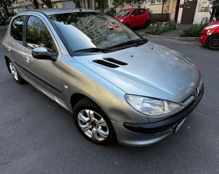 Серый Пежо 206, объемом двигателя 1.4 л и пробегом 204 тыс. км за 2900 $, фото 1 на Automoto.ua