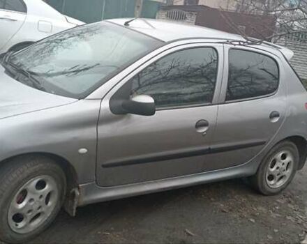 Сірий Пежо 206, об'ємом двигуна 1.4 л та пробігом 210 тис. км за 3200 $, фото 3 на Automoto.ua