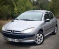 Серый Пежо 206, объемом двигателя 1.4 л и пробегом 205 тыс. км за 2950 $, фото 1 на Automoto.ua