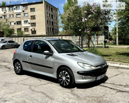 Сірий Пежо 206, об'ємом двигуна 1.36 л та пробігом 157 тис. км за 3100 $, фото 1 на Automoto.ua