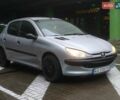 Сірий Пежо 206, об'ємом двигуна 1.36 л та пробігом 340 тис. км за 2950 $, фото 1 на Automoto.ua
