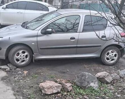 Сірий Пежо 206, об'ємом двигуна 1.4 л та пробігом 210 тис. км за 3200 $, фото 1 на Automoto.ua
