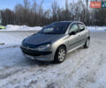 Серый Пежо 206, объемом двигателя 1.36 л и пробегом 184 тыс. км за 2850 $, фото 1 на Automoto.ua