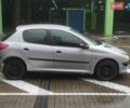 Сірий Пежо 206, об'ємом двигуна 1.36 л та пробігом 340 тис. км за 2950 $, фото 1 на Automoto.ua