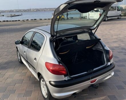 Серый Пежо 206, объемом двигателя 1.9 л и пробегом 200 тыс. км за 1299 $, фото 7 на Automoto.ua