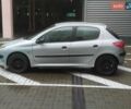 Сірий Пежо 206, об'ємом двигуна 1.36 л та пробігом 340 тис. км за 2950 $, фото 5 на Automoto.ua