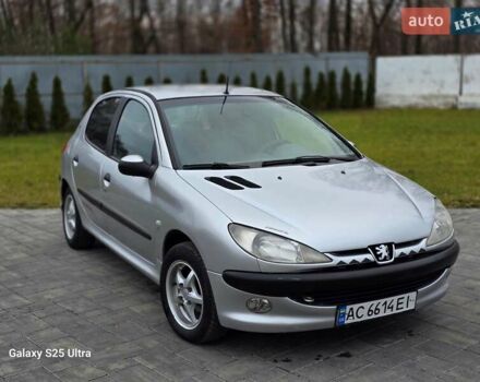 Серый Пежо 206, объемом двигателя 1.4 л и пробегом 221 тыс. км за 2450 $, фото 2 на Automoto.ua