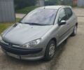 Сірий Пежо 206, об'ємом двигуна 1.4 л та пробігом 240 тис. км за 3700 $, фото 1 на Automoto.ua