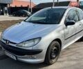 Серый Пежо 206, объемом двигателя 1.36 л и пробегом 192 тыс. км за 3100 $, фото 1 на Automoto.ua
