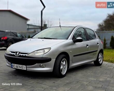 Серый Пежо 206, объемом двигателя 1.4 л и пробегом 221 тыс. км за 2450 $, фото 1 на Automoto.ua