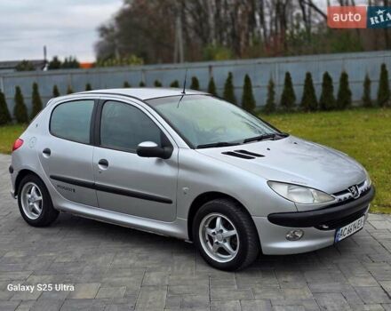 Серый Пежо 206, объемом двигателя 1.4 л и пробегом 221 тыс. км за 2450 $, фото 4 на Automoto.ua