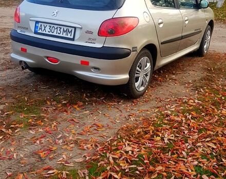 Сірий Пежо 206, об'ємом двигуна 1.4 л та пробігом 150 тис. км за 4200 $, фото 2 на Automoto.ua