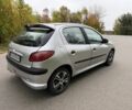 Серый Пежо 206, объемом двигателя 1.4 л и пробегом 175 тыс. км за 2850 $, фото 8 на Automoto.ua
