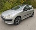 Серый Пежо 206, объемом двигателя 1.4 л и пробегом 175 тыс. км за 2850 $, фото 1 на Automoto.ua