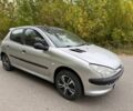 Серый Пежо 206, объемом двигателя 1.4 л и пробегом 175 тыс. км за 2850 $, фото 2 на Automoto.ua