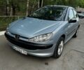 Серый Пежо 206, объемом двигателя 1.1 л и пробегом 185 тыс. км за 2350 $, фото 6 на Automoto.ua