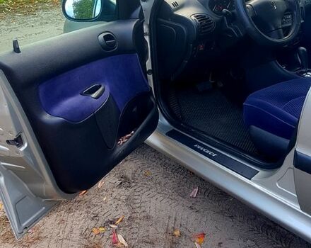 Сірий Пежо 206, об'ємом двигуна 1.4 л та пробігом 150 тис. км за 4200 $, фото 4 на Automoto.ua