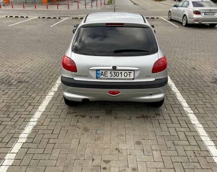 Серый Пежо 206, объемом двигателя 1.1 л и пробегом 150 тыс. км за 3000 $, фото 1 на Automoto.ua