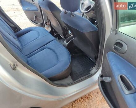 Серый Пежо 206, объемом двигателя 1.12 л и пробегом 154 тыс. км за 2900 $, фото 15 на Automoto.ua