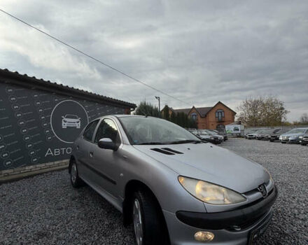 Серый Пежо 206, объемом двигателя 1.36 л и пробегом 260 тыс. км за 3500 $, фото 2 на Automoto.ua