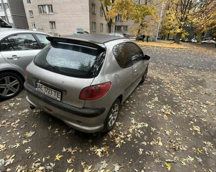 Серый Пежо 206, объемом двигателя 1.36 л и пробегом 300 тыс. км за 2600 $, фото 2 на Automoto.ua