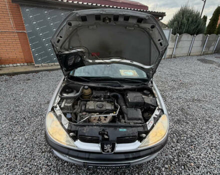 Серый Пежо 206, объемом двигателя 1.36 л и пробегом 260 тыс. км за 3500 $, фото 8 на Automoto.ua