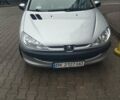 Серый Пежо 206, объемом двигателя 1.1 л и пробегом 180 тыс. км за 2700 $, фото 1 на Automoto.ua