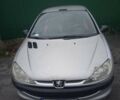 Сірий Пежо 206, об'ємом двигуна 1.4 л та пробігом 300 тис. км за 1999 $, фото 3 на Automoto.ua