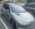 Серый Пежо 206, объемом двигателя 1.36 л и пробегом 255 тыс. км за 3300 $, фото 1 на Automoto.ua