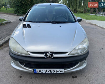 Серый Пежо 206, объемом двигателя 1.36 л и пробегом 115 тыс. км за 2500 $, фото 3 на Automoto.ua
