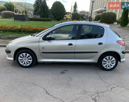 Сірий Пежо 206, об'ємом двигуна 1.36 л та пробігом 115 тис. км за 2500 $, фото 5 на Automoto.ua
