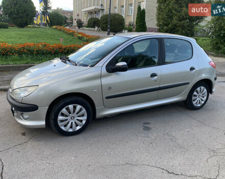 Серый Пежо 206, объемом двигателя 1.36 л и пробегом 115 тыс. км за 2500 $, фото 4 на Automoto.ua