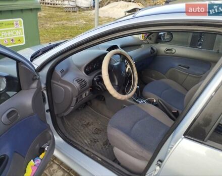 Серый Пежо 206, объемом двигателя 1.4 л и пробегом 178 тыс. км за 3200 $, фото 4 на Automoto.ua