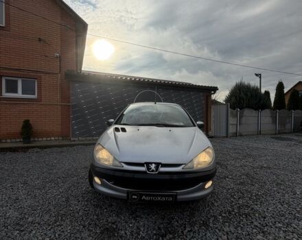 Серый Пежо 206, объемом двигателя 1.4 л и пробегом 260 тыс. км за 3500 $, фото 1 на Automoto.ua