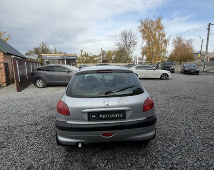 Серый Пежо 206, объемом двигателя 1.36 л и пробегом 260 тыс. км за 3500 $, фото 4 на Automoto.ua