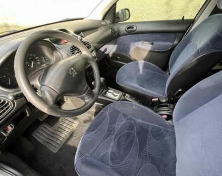 Серый Пежо 206, объемом двигателя 1.4 л и пробегом 130 тыс. км за 3000 $, фото 5 на Automoto.ua