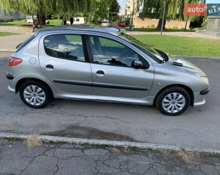 Сірий Пежо 206, об'ємом двигуна 1.36 л та пробігом 115 тис. км за 2500 $, фото 11 на Automoto.ua
