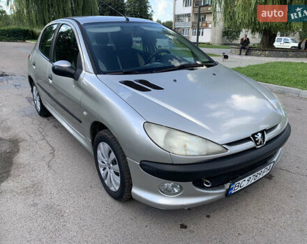 Серый Пежо 206, объемом двигателя 1.36 л и пробегом 115 тыс. км за 2500 $, фото 1 на Automoto.ua