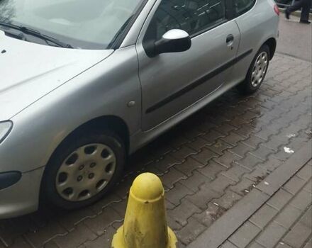 Серый Пежо 206, объемом двигателя 1.1 л и пробегом 180 тыс. км за 2700 $, фото 6 на Automoto.ua