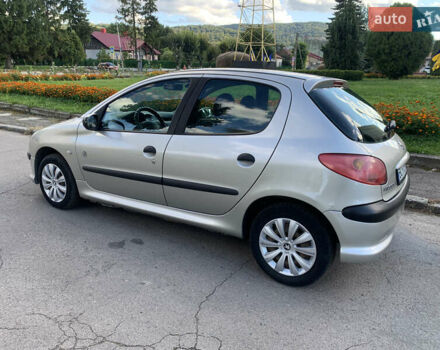 Сірий Пежо 206, об'ємом двигуна 1.36 л та пробігом 115 тис. км за 2500 $, фото 6 на Automoto.ua