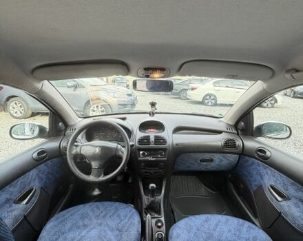 Серый Пежо 206, объемом двигателя 1.4 л и пробегом 260 тыс. км за 3500 $, фото 6 на Automoto.ua