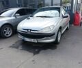 Серый Пежо 206, объемом двигателя 1.4 л и пробегом 255 тыс. км за 3500 $, фото 1 на Automoto.ua